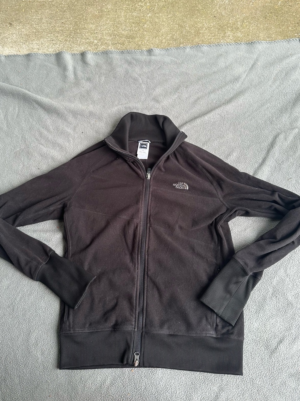 The North Face Woman’s Fleece Black Lightweight Full-Zip Jacket